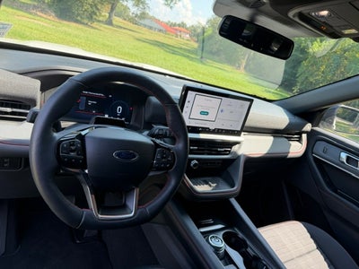 2025 Ford Explorer ST-Line RWD