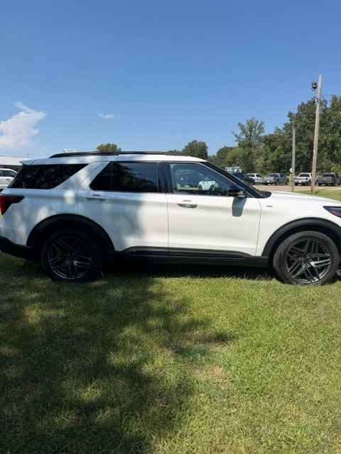 2025 Ford Explorer ST-Line RWD