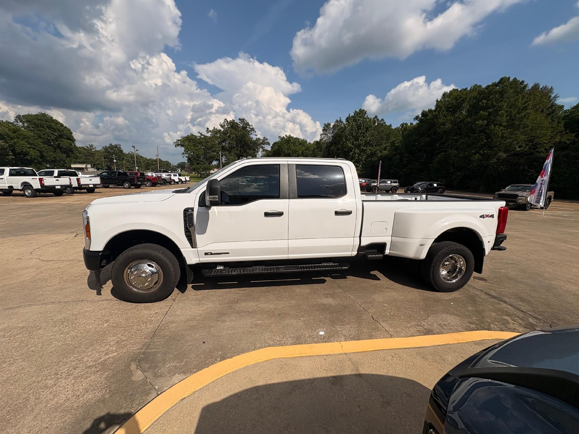 2024 Ford Super Duty F-350 DRW XL 4WD Crew Cab 8' Box