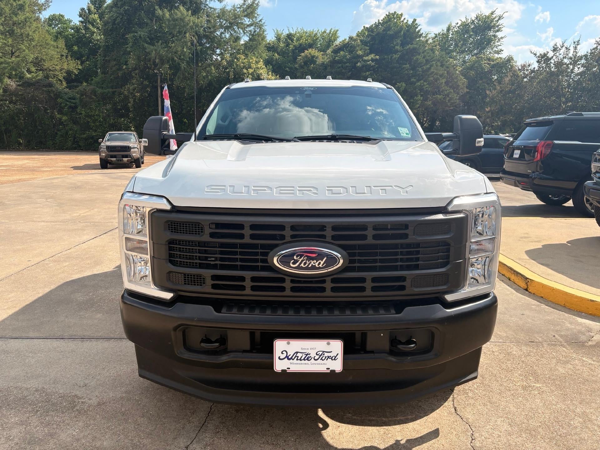 2024 Ford Super Duty F-350 DRW XL 4WD Crew Cab 8' Box