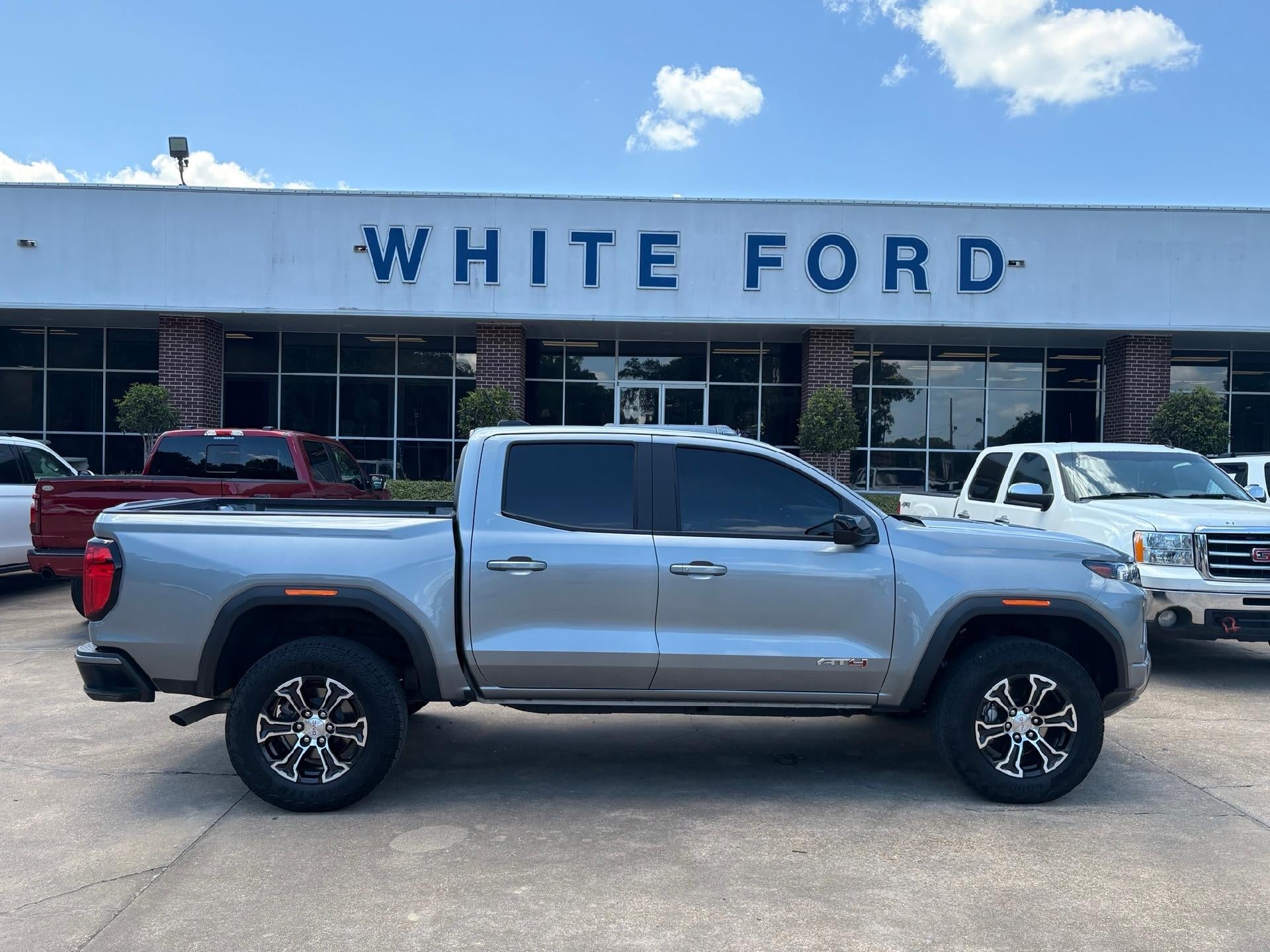 2025 GMC Sierra 1500 Crew Cab Short Box 2-Wheel Drive SLT